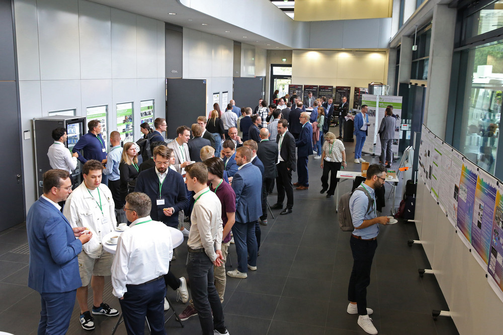 Visitors at the exhibition and poster session of the 21st Dortmunder AutoTag