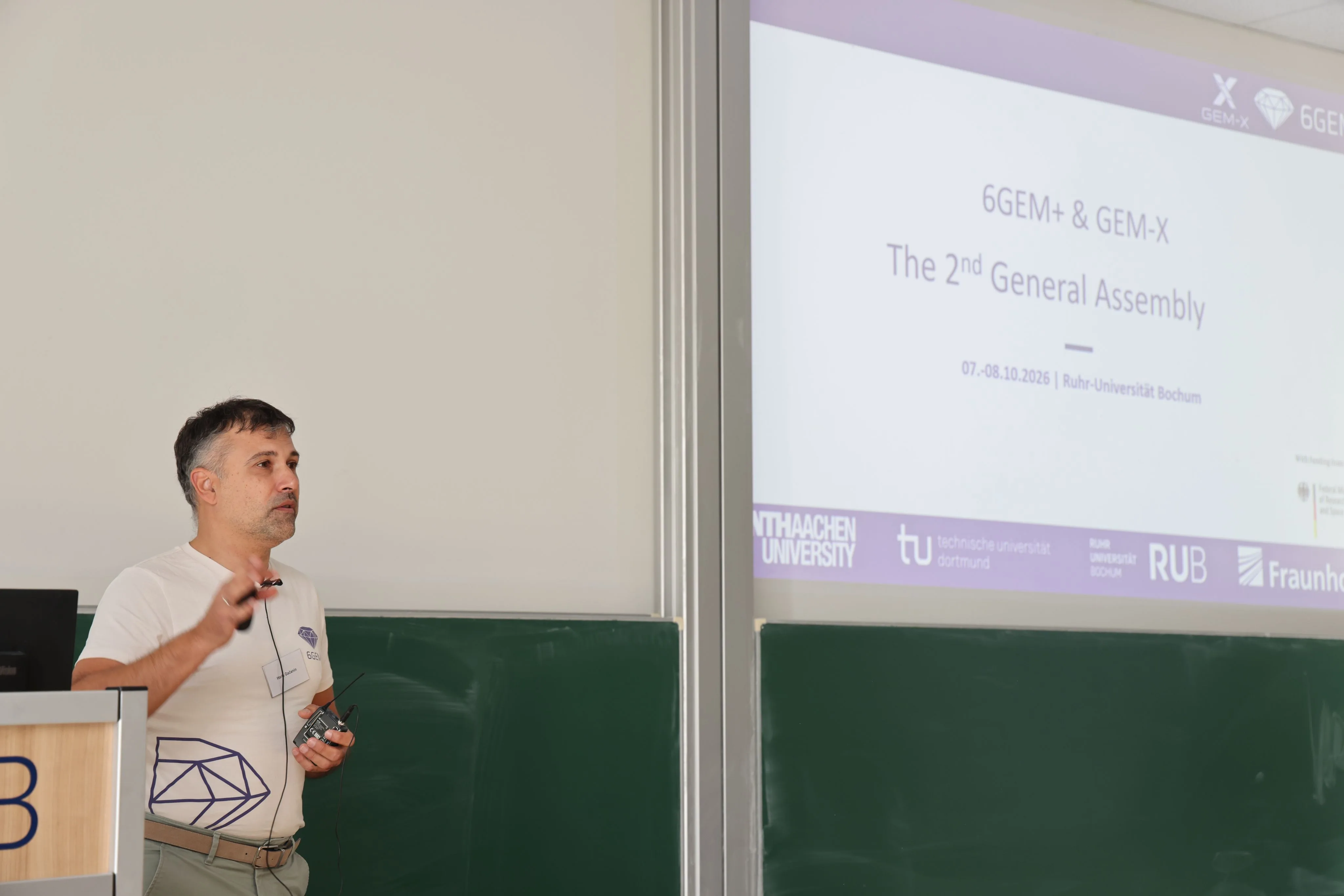 Prof. Haris Gačanin opens the 2nd 6GEM+/GEM-X General Assembly Meeting.