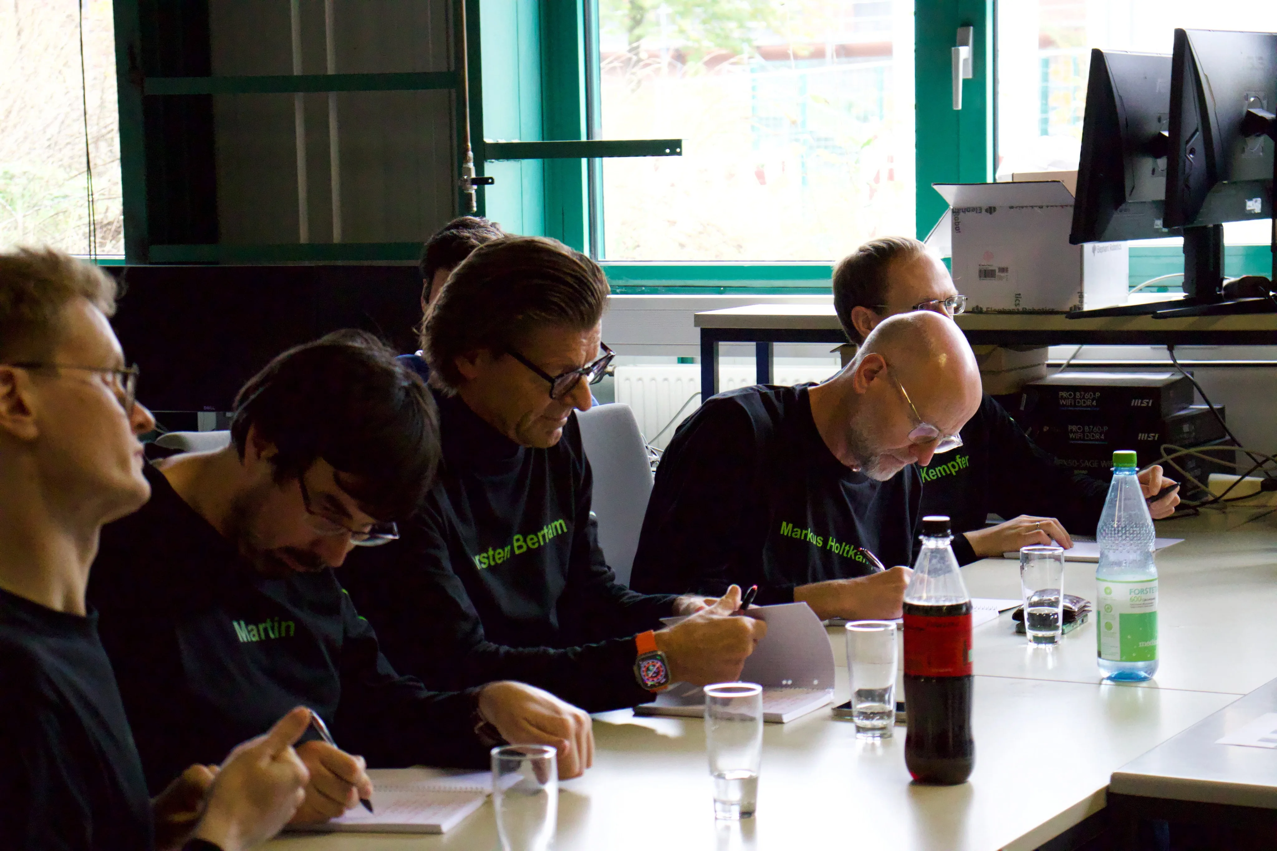 The jury from industry and academia evaluates the teams’ solutions.